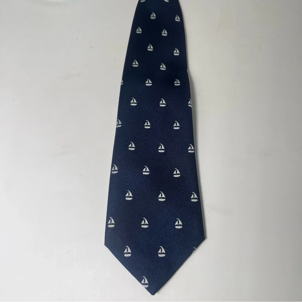 Gymboree child’s Neck‎ Tie Navy with White Sailboats Size 2T-5T